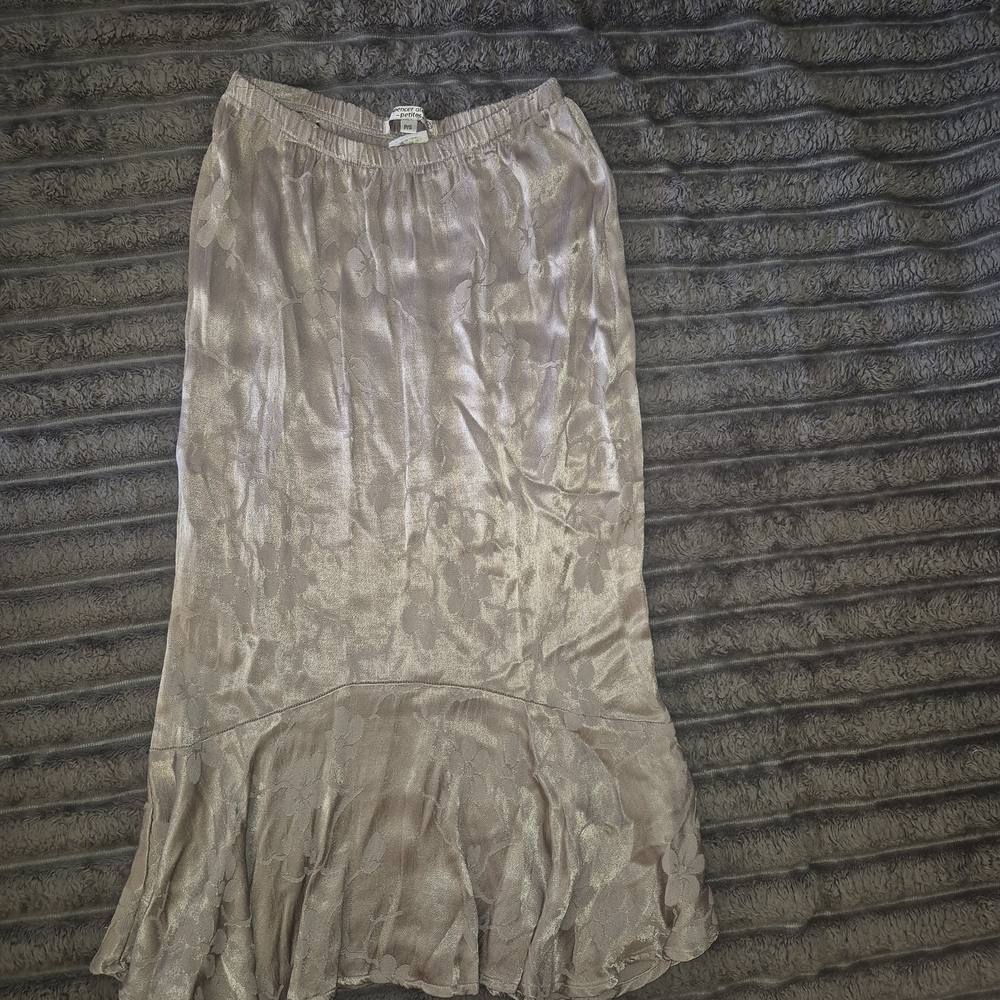 Chic Women's Satin Maxi Skirt in Cream